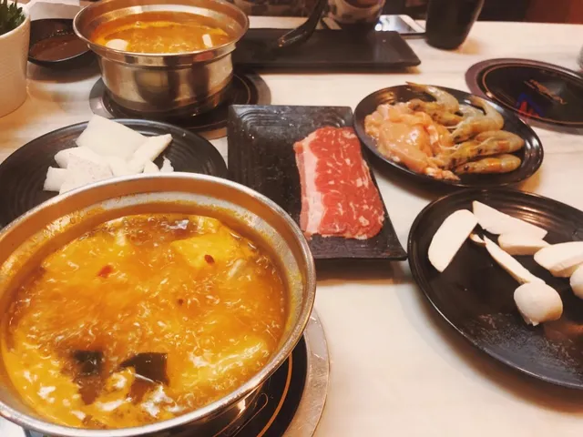 🍲 Eating Through Denver #8 // Yummy Hot Pot 