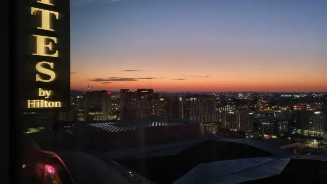 Excellent Location, Spacious Room & Fantastic Breakfast! 🏙️