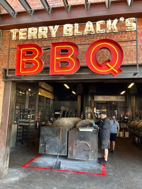 Texas BBQ Royalty: Terry Black's BBQ 🏝