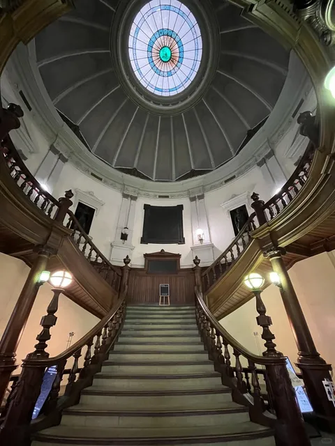 Osaka Prefectural Nakanoshima Library 📚