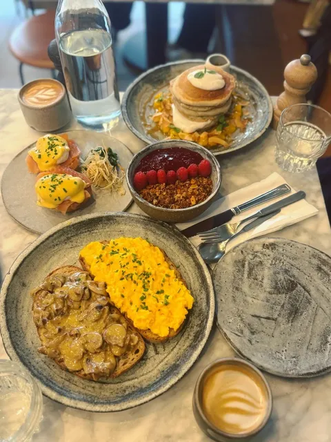 # London Notting Hill's Trendy Brunch | TAB X TAB 🥪