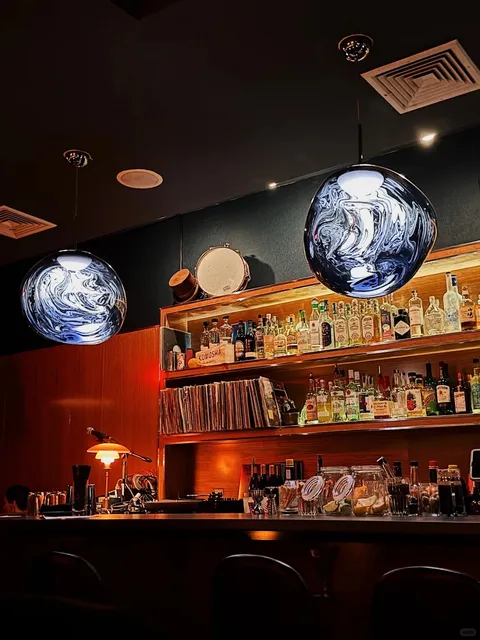 New York’s Super Cool New Jazz Bar | Birds 🐦