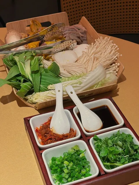 🍚 LA Winter Comfort Food: Sizzling Claypot Rice