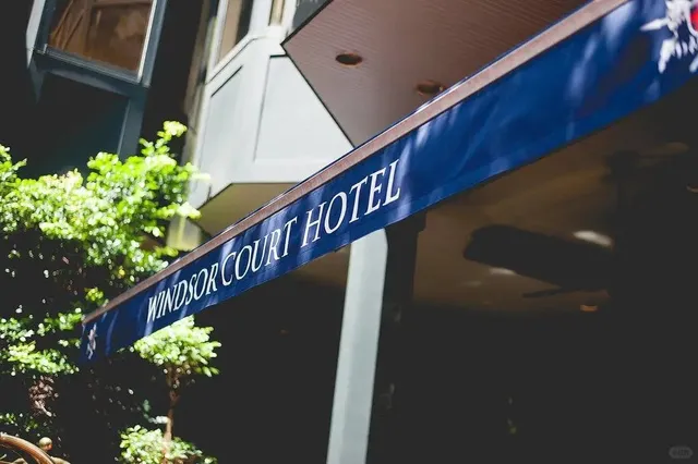 Where British Elegance Meets Southern Charm 🏰✨