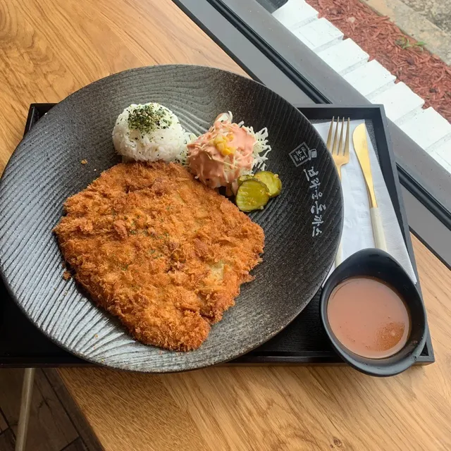 【ATL】This Dessert & Fried Chicken Spot Isn't Just a Trend — It’s LEGIT