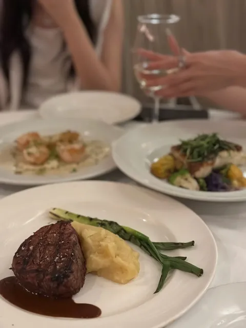 Laguna Las Brisas | Sunset Views > Food 🌅✨