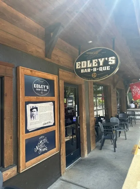 BBQ Restaurant Discovered at the Airport!