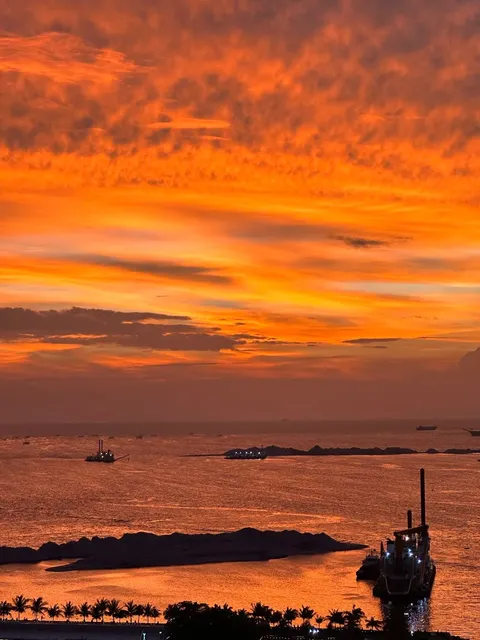 Manila's Surprising Man-Made Beach – Better Than Expected! 🏖️