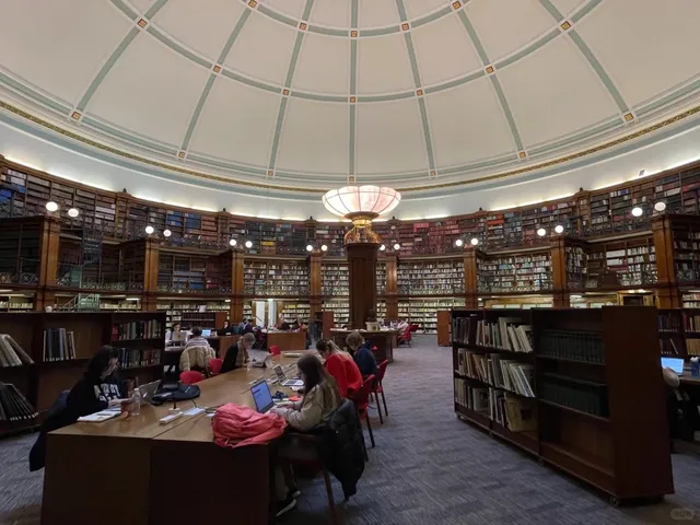 🇬🇧 Ultimate Liverpool Day Trip | Beatles Pilgrimage Guide 🎸⚓