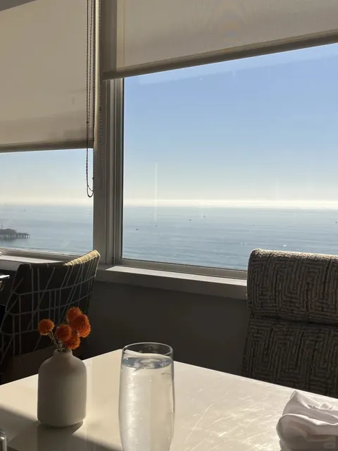 🌊 Dine with a View in Santa Monica 💙