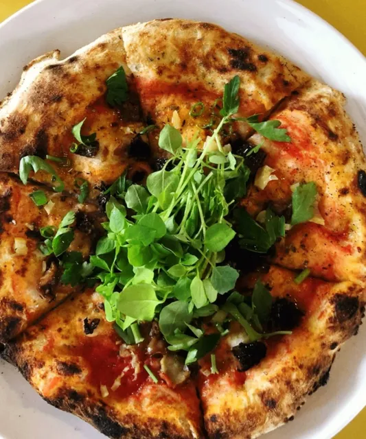 Edmonton | 6 Must-Try Late-Night Eats After Karaoke & Movies 🍕🌮