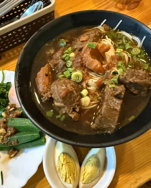 This Taiwanese Eatery by the Lake Has Me Coming Back Nonstop 🍜