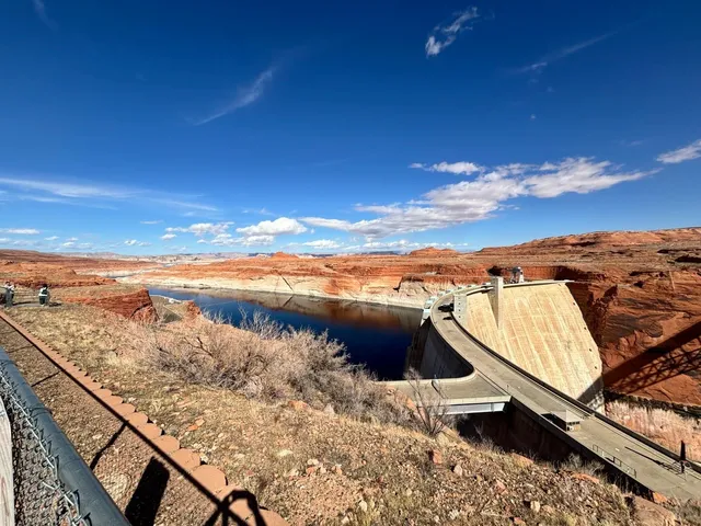 Glen Canyon Dam: A Colossal Feat of Engineering 🏗️💧