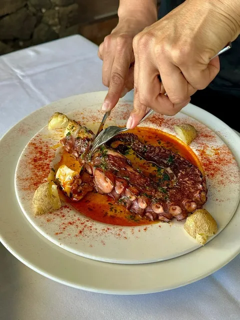 A restaurant with 3,700 reviews and a 4.8 rating is truly worth it.