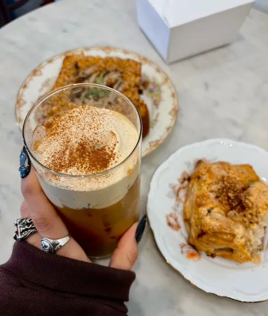 A Visit to a Vegan Bakery ☕️