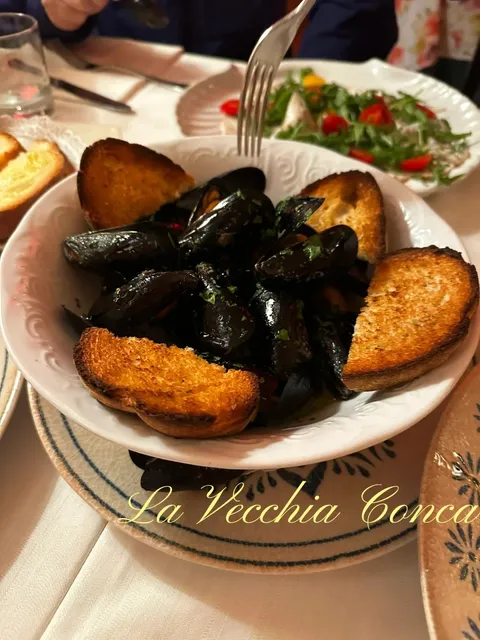 Incredible Mussels Near Rome's Train Station 😭