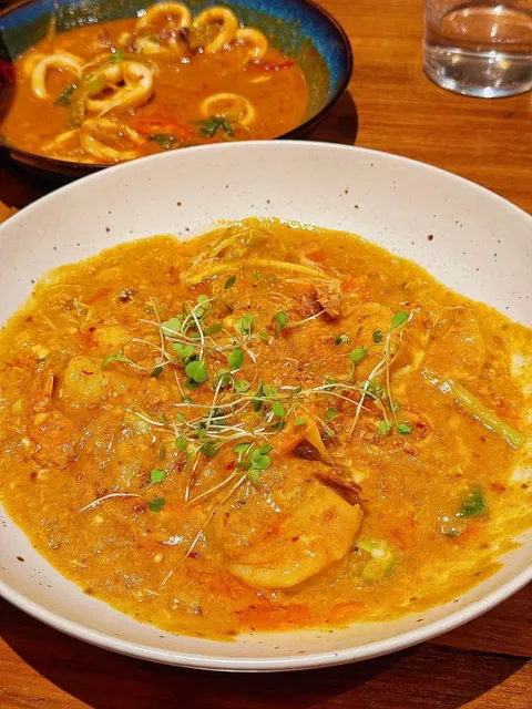 NYC’s 4.9-Rated Thai Food That Made Me Devour Everything! 🇹🇭🍚