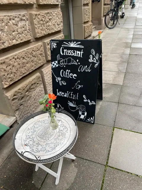 🇩🇪 Stuttgart – Yay, it’s 🇫🇷 Éclairs! We’re saved!!
