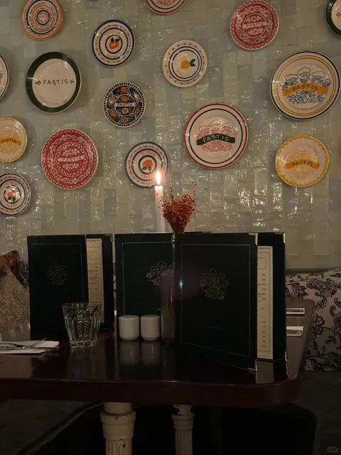 A Cozy Parisian Bistro Loved by Locals ❤️