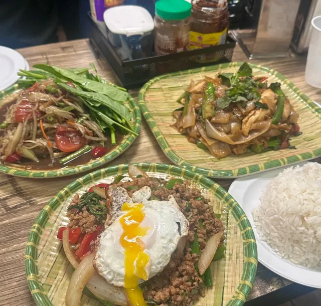 San Diego | This Hidden Lao Restaurant Is SO Delicious!! 😍
