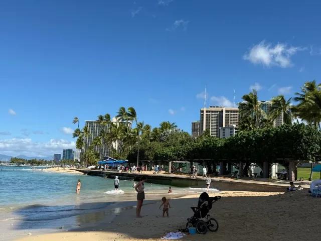 A Peaceful Oasis in the Heart of Waikīkī 🌿🏨💫