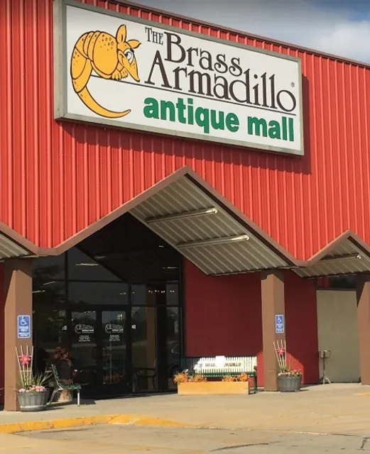  A Retro Treasure Paradise by the Highway