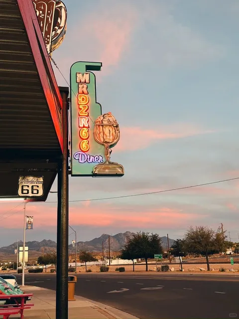 A Retro American Diner Under the Sunset – Felt Like Time Travel! ⏳