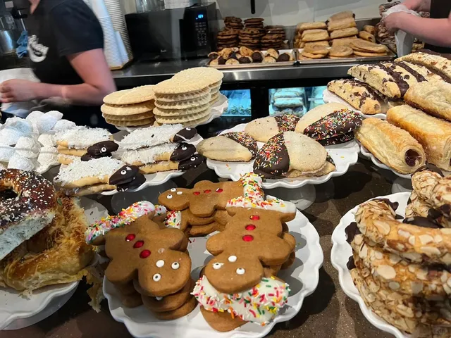 🇺🇸 Carmel Bakery: A Taste of History with Hazelnut Bliss!