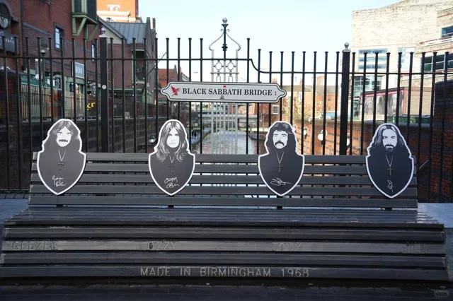 Birmingham: A Gritty Yet Delicious Urban Adventure！✨