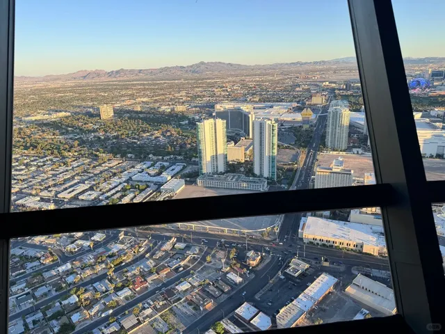 Las Vegas · Top of the World Restaurant 🌃✨