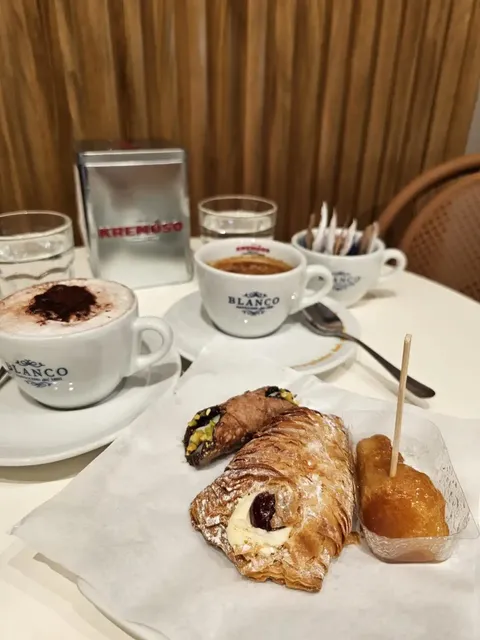 Naples' Century-Old Gem: Blanco 🏰🍰