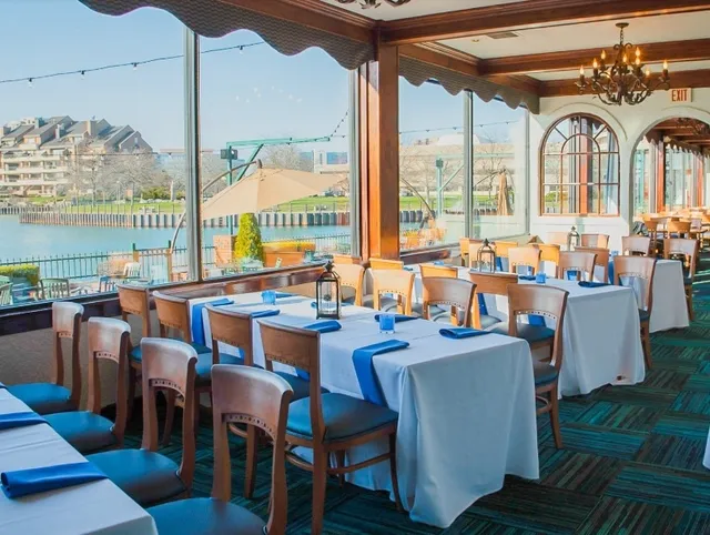 Happy Hours at Templeton Landing 🌆