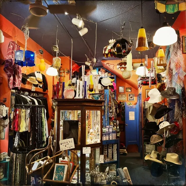 Kensington Market, Toronto: A Must-Visit Cultural Gem 🌈🛍️