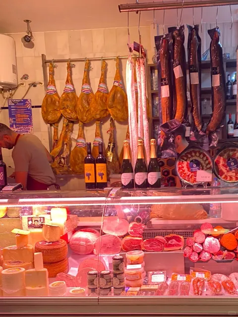 🇪🇸 Mercado de San Agustín: Granada’s Fresh & Lively Food Market