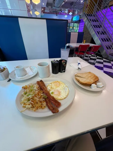 🌟 A Great Place to Start Your Day! ☀️🍽️