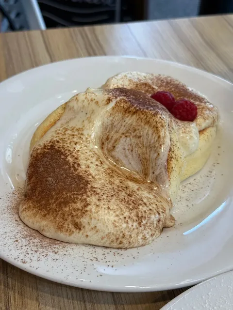 Cairns' Most Fluffy Dream: Soufflé Pancakes Worth the Hype! 🍯