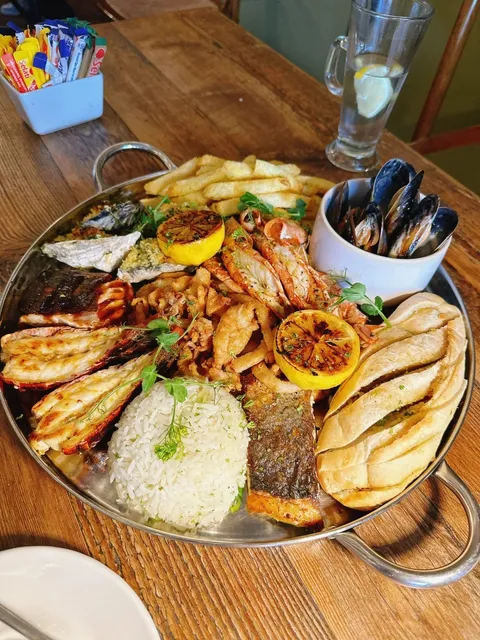 🇿🇦 Cape Town Travel Guide: Surprising & Safe!