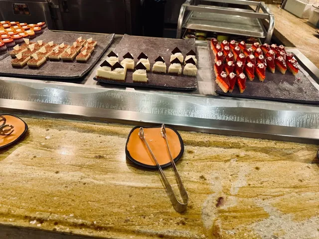 Dining Out with Parents - 21/50