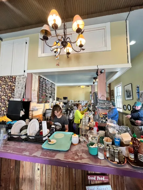 Discover New Orleans’ Hidden Gem: Fatma’s Cozy Corner 🍳💖