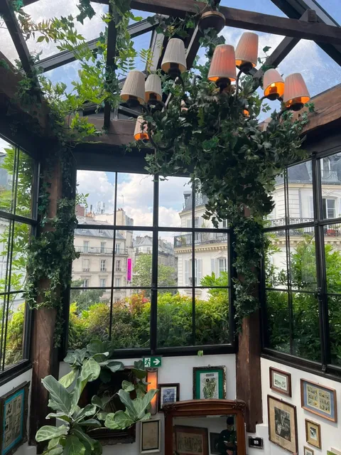 🍝 Must-Visit Instagram-Famous Restaurant in Paris: Pink Mamma 🍴