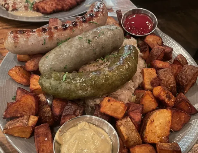 Come to Boston and eat German 🇩🇪 style sausage