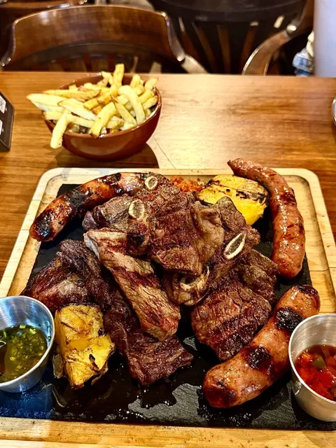 🇪🇸 Who else loves devouring meat for €20 in Barcelona? 