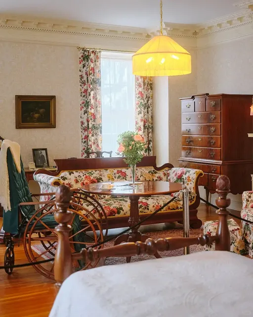 Stepping into a Movie Scene(2)