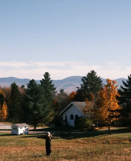 A Final Autumn Embrace: Stowe’s Last Golden Whispers 