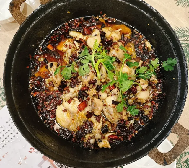 Boston bullfrog head rush! A plate of Sichuan-style frog and fish pot
