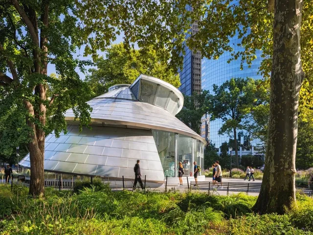 ​​Battery SeaGlass Carousel: A Whimsical Underwater Fantasy​​ 🐠🎠