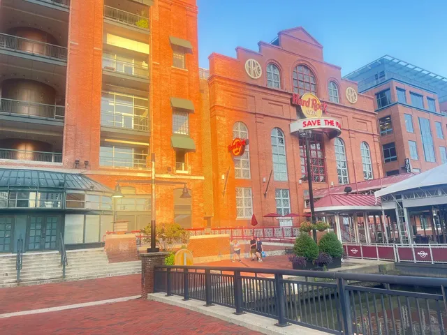 Baltimore: A City in Monochrome and Color! 🌆