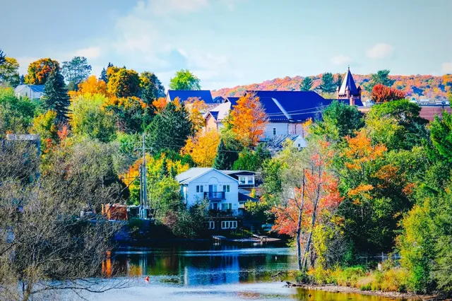 🌲 Gravenhurst & Huntsville: A Scenic Autumn Getaway