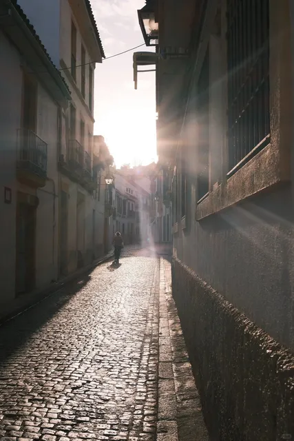 🇪🇸 24 Hours in Córdoba: A Dialogue with Light and Shadows 📷✨
