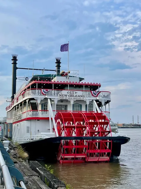 New Orleans City Walk: Jazz, Cocktails & River Breezes 